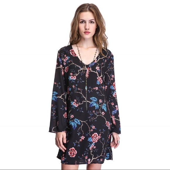 Two Arrows Dresses & Skirts - Two Arrows Floral Dress